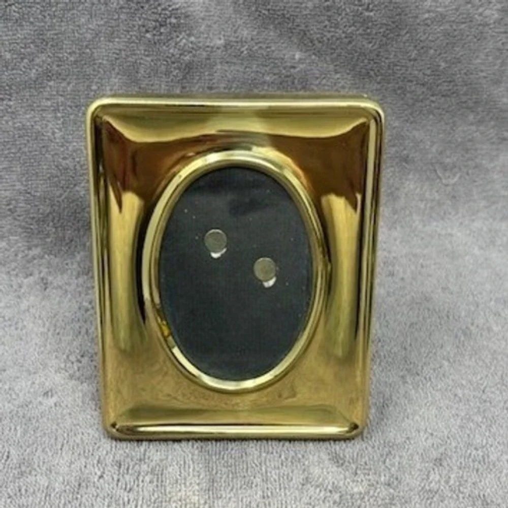 Vintage Gold Tone Metal 4x5 Picture Frame Oval Wallet Photo Tabletop Easel Frame